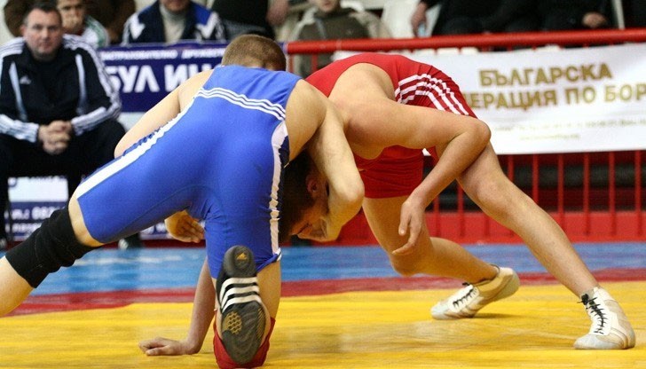 Състезанието започва от 10 часа в зала"Дунав" Състезанието започва от 10 часа в зала"Дунав"