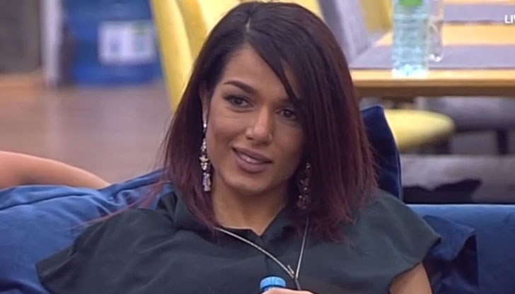 Рапърката сподели, че е щастлива, но съжалява, че не са я разбрали