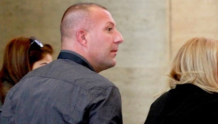 Светослав Петков успя да избяга от полицейски капан в Студентския град след автокражба Светослав Петков успя да избяга от полицейски капан в Студентския град след автокражба