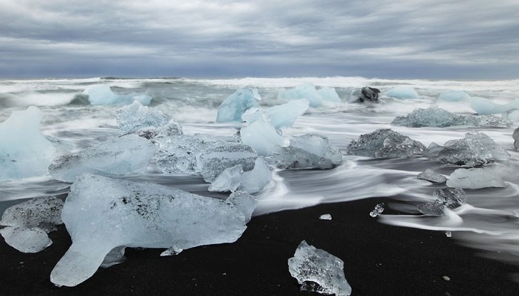 Специалисти от НАСА установиха, че голяма част от многогодишната ледена покривка в Арктика е изчезнала и е заменена с тънък лед, който се топи в топлите месеци