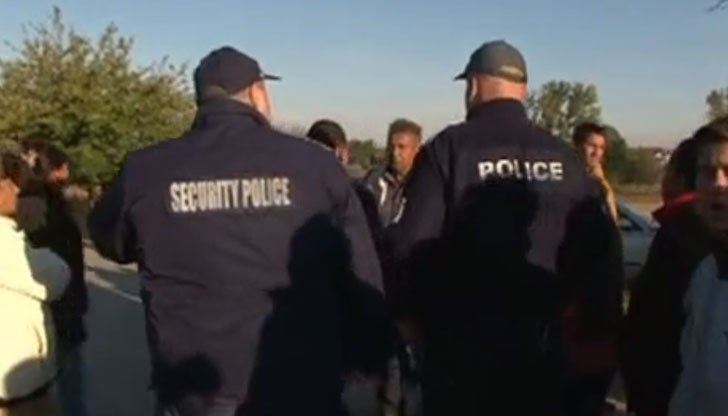 Майката на детето твърди, че в деня след катастрофата в дома им дошъл непознат за тях мъж и ги помолил да не раздухват случая