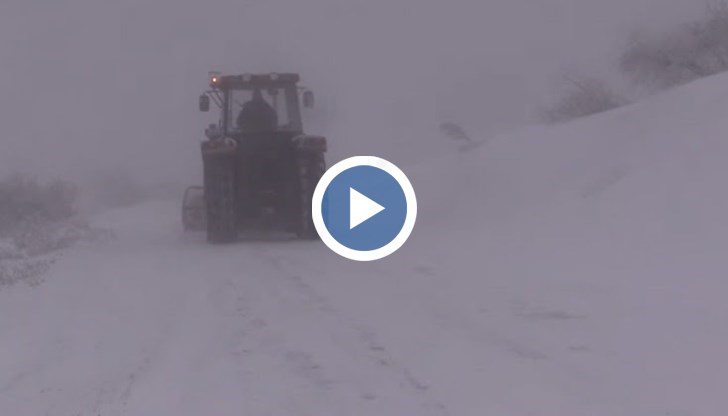 Сериозни пречки за снегопочистването са колоните от изчакващи ТИР-ове и паркираните леки автомобили