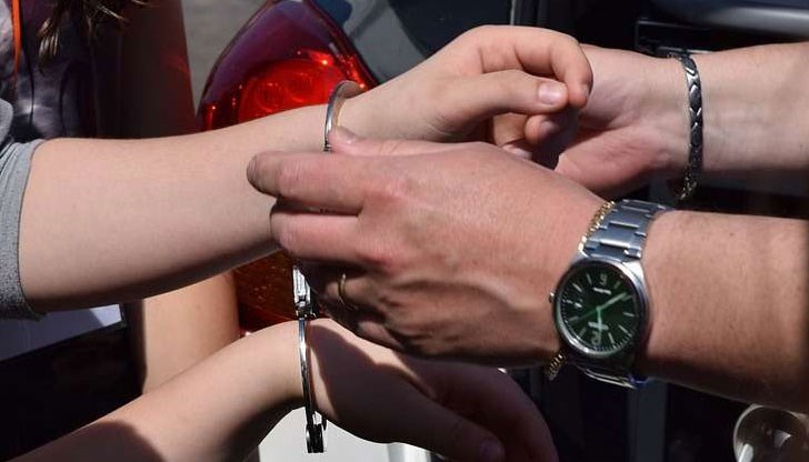 Оказало се че 37-годишната жена е тарашила дом и в село Баниска Оказало се че 37-годишната жена е тарашила дом и в село Баниска