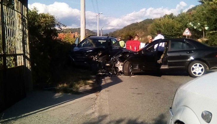 Трима са ранени при тежък инцидент на изхода на село Градево