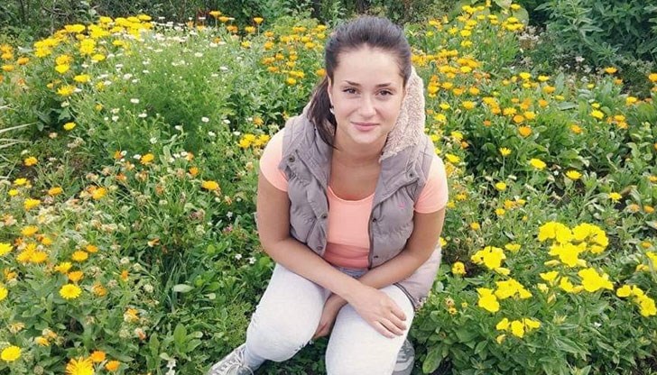 Младата жена има нужда от средства за животоспасяваща трансплантация на костен мозък Младата жена има нужда от средства за животоспасяваща трансплантация на костен мозък