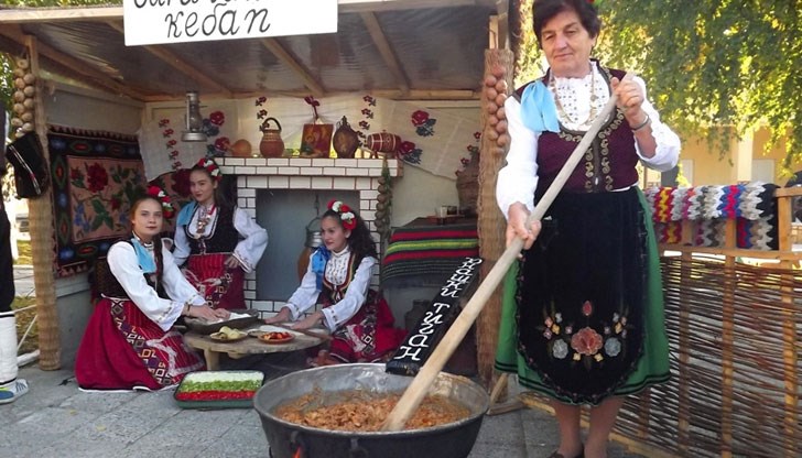 Фестивалът започва през 2012 година като "Празник на гърнетата"