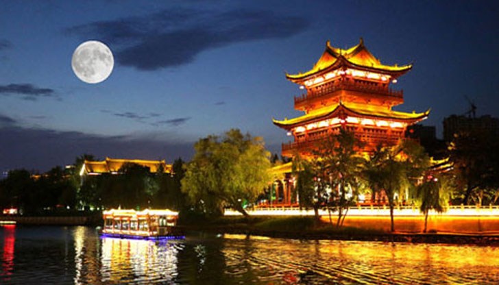 Този град в Югоизточен Китай възнамерява да изстреля светещ спътник през 2020 г.