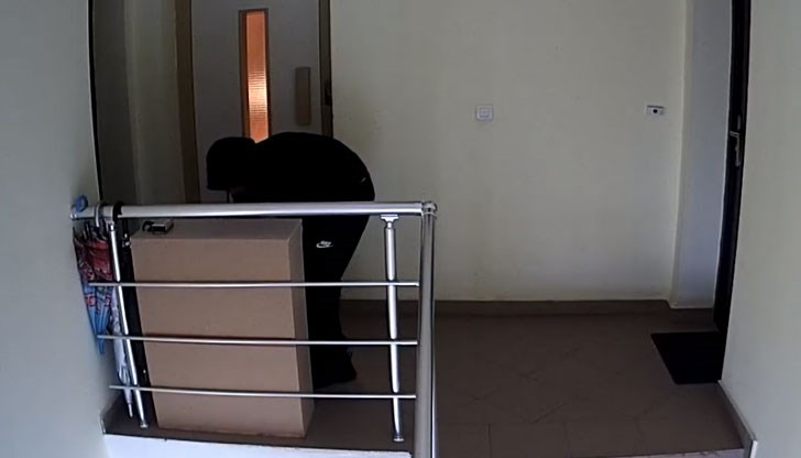 Охранителни камери запечатаха кражбата