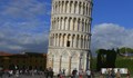 Кулата в Пиза започна да се изправя
