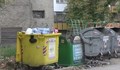 Дете се храни от кофите за боклук в квартал "Родина"