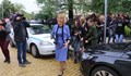 Манолова отива в командировка с автобус