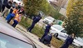 Нападнаха полицаи със сатър