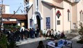 Стотици хора се сбогуваха с Дарина и Никол