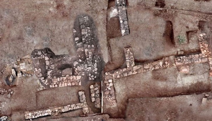 Според преданието той е бил заселен от троянски военнопленници Според преданието той е бил заселен от троянски военнопленници