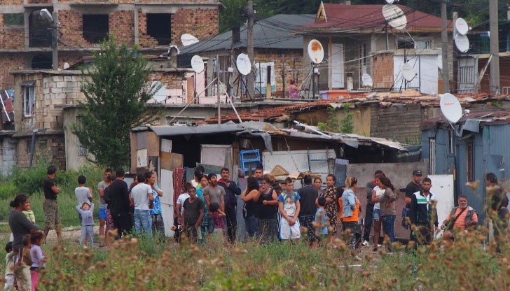 Обществеността се плаши и гнуси от малцинството, а политиците го презират и неглижират. Това няма да свърши добре Обществеността се плаши и гнуси от малцинството, а политиците го презират и неглижират. Това няма да свърши добре