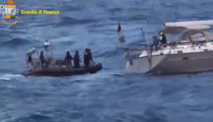 19-метровата яхта плавала под холандски флаг край бреговете на остров Сицилия