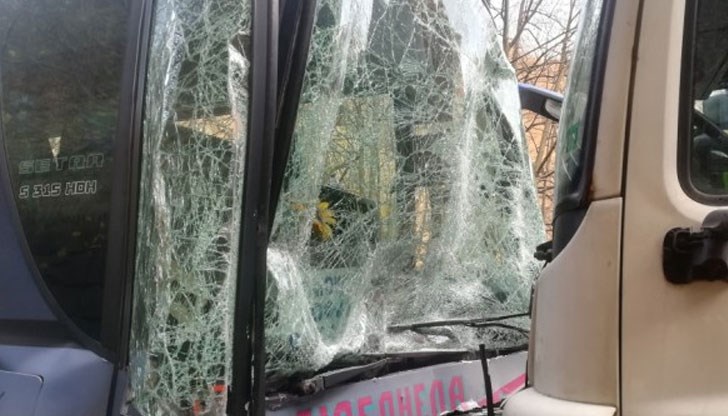 Шестима души пострадаха при удара