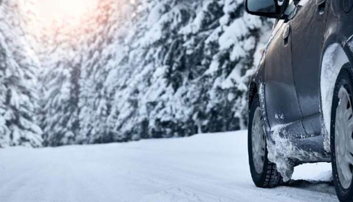 Шофьорите, на които им предстои пътуване през следващото денонощие да тръгват с автомобили, подготвени за движение при зимни условия Шофьорите, на които им предстои пътуване през следващото денонощие да тръгват с автомобили, подготвени за движение при зимни условия