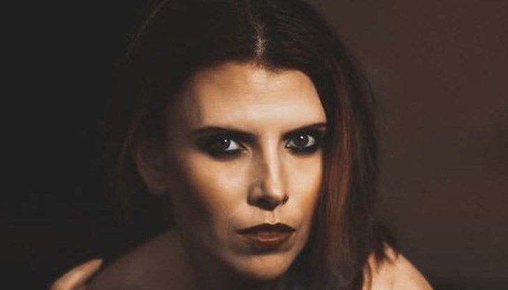 Заплашваше ме, че ще ме заколи пред сина ми