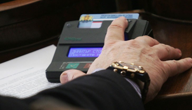 В мотивите си държавният глава посочва, че не е съгласен с данъка върху моторните превозни средства, отлагането на реформата за таксата върху битовите отпадъци