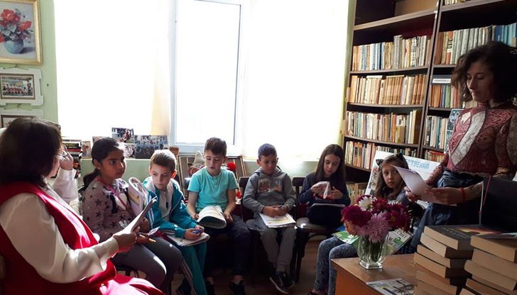 Учениците опознаха историята на родното място в библиотеката