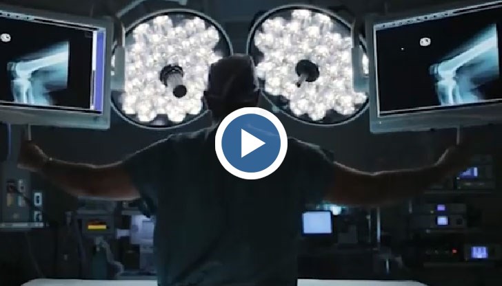 Без да му трепне окото оперира и по 20 часа