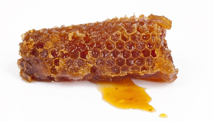 Наричаният още пчелен клей, той има високо съдържание на витамини, белтъчини и други полезни за организма вещества