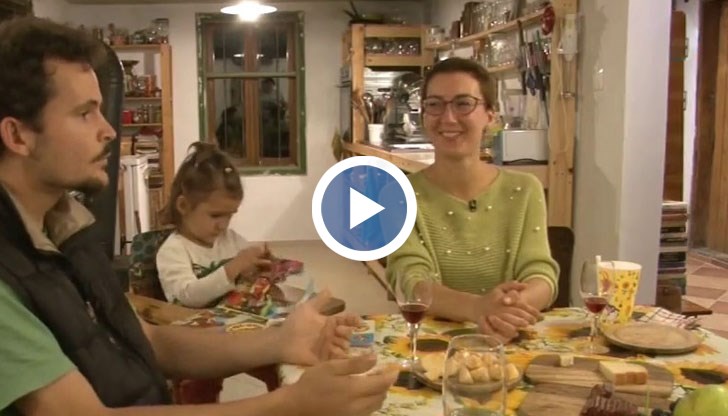 Лора от Русе и Пиер от Франция избраха да отгледат детето си в село