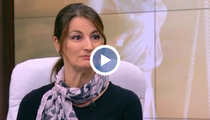 Майка, жертва на насилие от страна на бащата на детето ѝ, се изправя пред ситуация, в която синът ѝ може да бъде отнет и то с решение на български съд