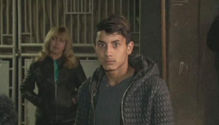 Обижда и нанася побой върху малолетните деца, които пътуват в автобуса, твърди кметът на село Комарево