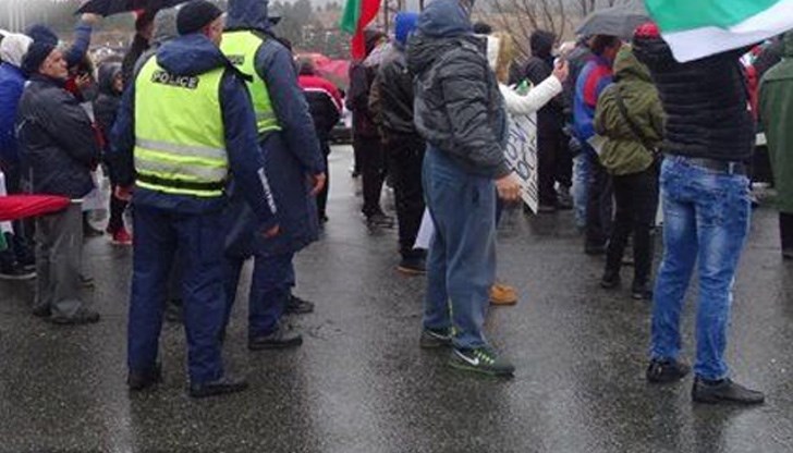 Затворени са и двете платна на АМ Хемус край Каспичан Затворени са и двете платна на АМ Хемус край Каспичан
