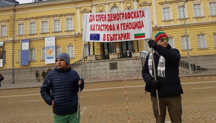 Само 14 автомобила се включиха в автошествие, а планиран протест изобщо не се случи