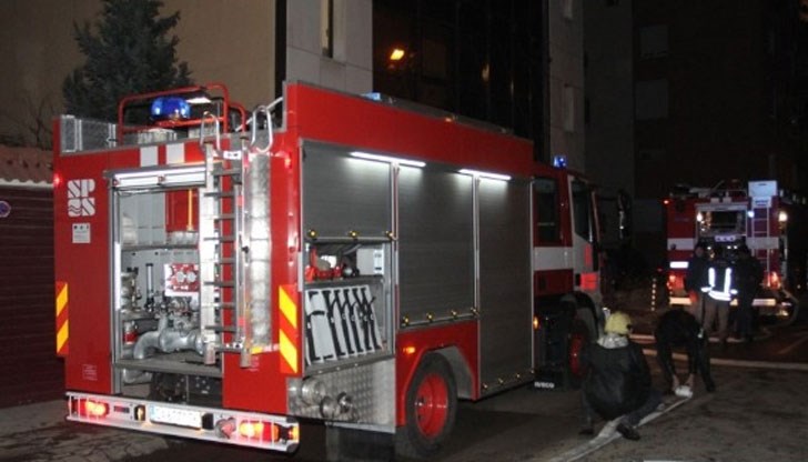 Огнеборците намерили следи от изгорели отпадъци до превозното средство