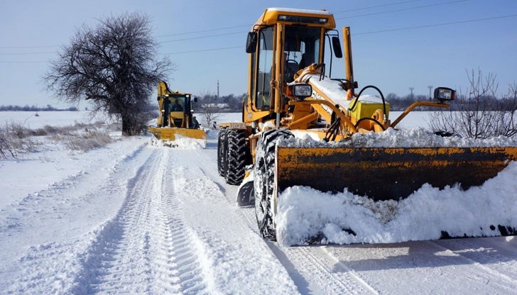 Проблем все още има при почистването на пътните участъци Ценово – Свищов и Ценово – Пиперково