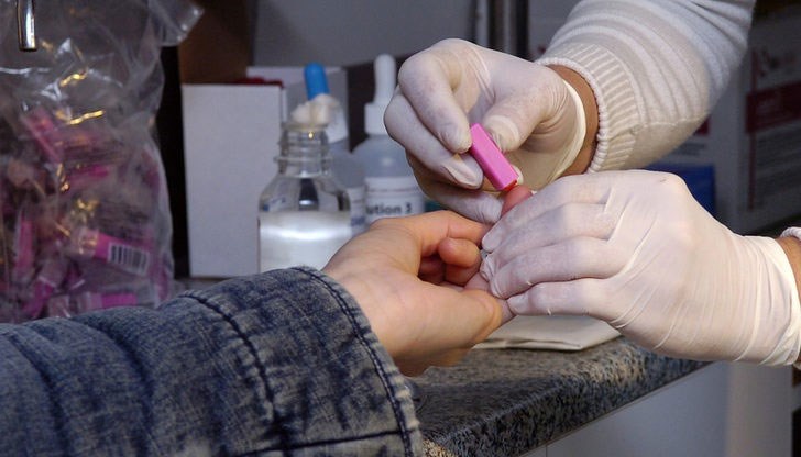 Така броят на серопозитивните става над 2 700