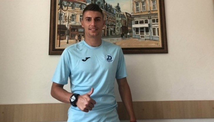 Александър Александров сам е разтрогнал договора си