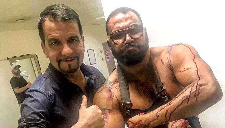 На няколко пъти водещият Ники Кънчев се пошегува с етноса на водещия