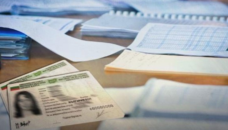 Издаването на личните карти с чип трябваше да започне през януари следващата година Издаването на личните карти с чип трябваше да започне през януари следващата година