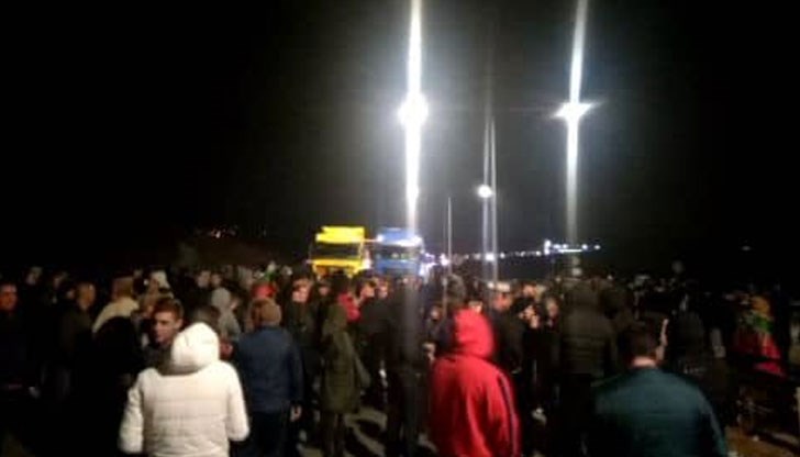 А какво би станало, ако Президентът бе казал: „Виждам един събуден народ, радвам се, че съм ваш президент, българи“, А?! А какво би станало, ако Президентът бе казал: „Виждам един събуден народ, радвам се, че съм ваш президент, българи“, А?!