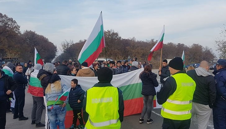 Стотици протестиращи затвориха движението край Стара Загора