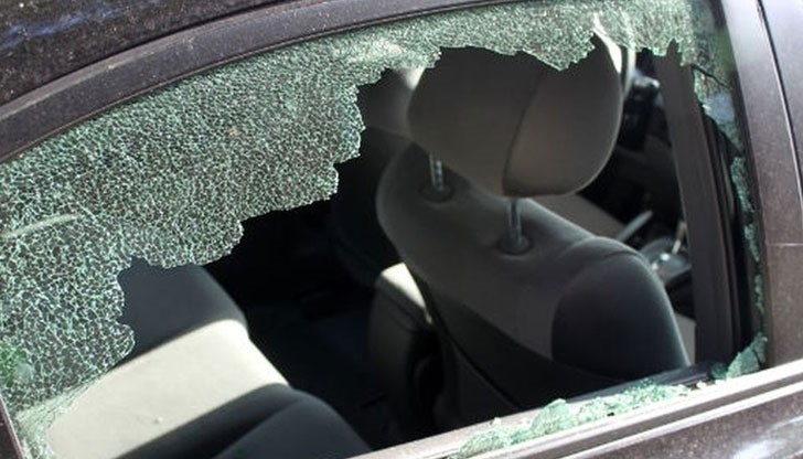 От БМВ е задигнат спортен волан и еърбег към него на стойност 3 000 лева От БМВ е задигнат спортен волан и еърбег към него на стойност 3 000 лева