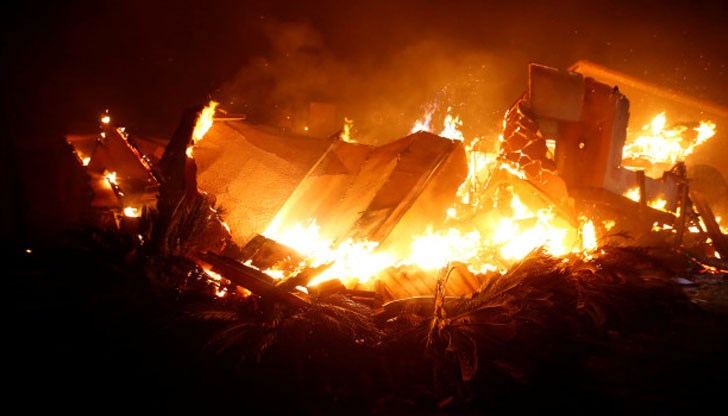 За часове огънят се разрази и обхвана над 700 хектара