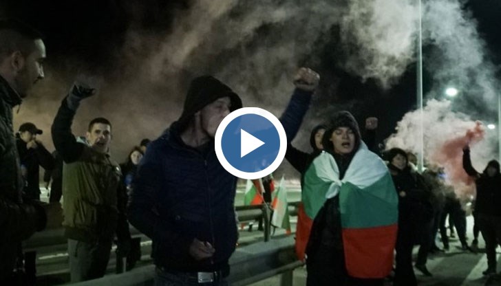 Блокади на пътища и магистрали и протести в няколко града и тази вечер