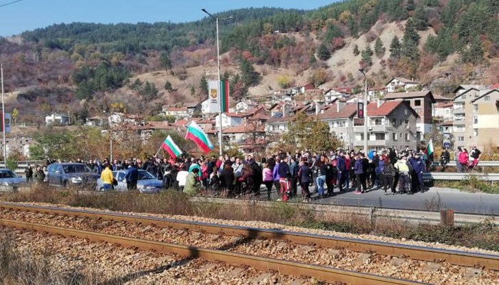 Полицай съставиха 8 акта на участници в протеста в Дупница