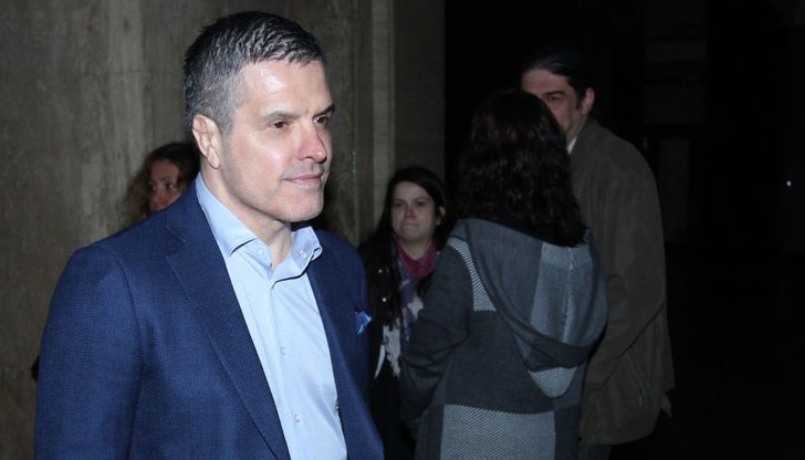 Искът на КПКОНПИ е за отнемане на имущество – недвижими имоти в София, дружествени дялове и суми, преминали по сметки