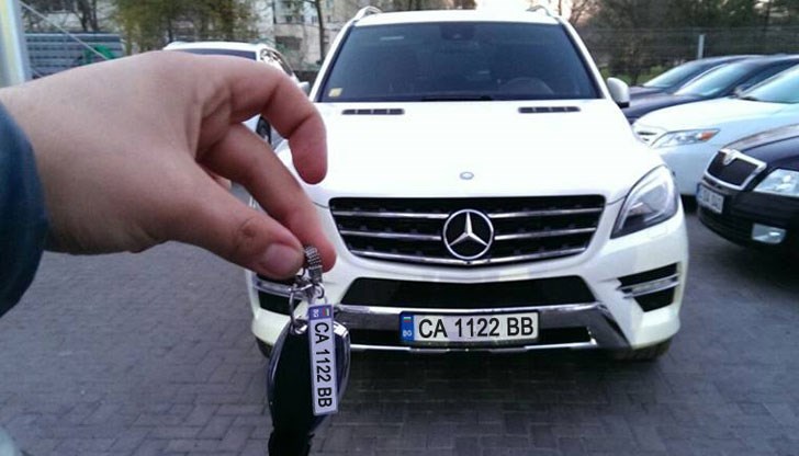 Регистрационен номер се издава при първата регистрация на автомобила в България и тя е по постоянния адрес на собственика