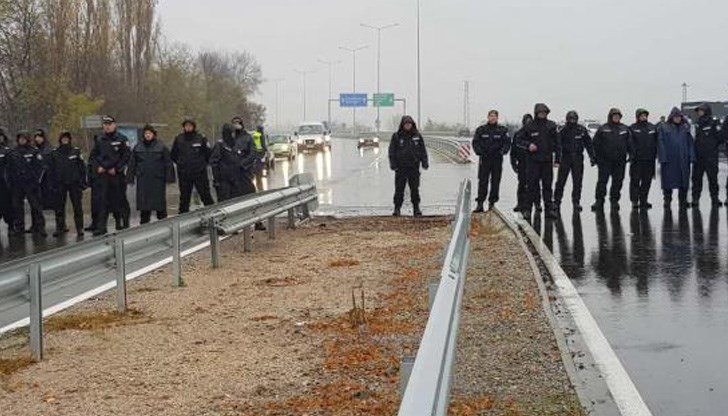 Полицейската блокада бе предвождана от директора на МВР - Хасково