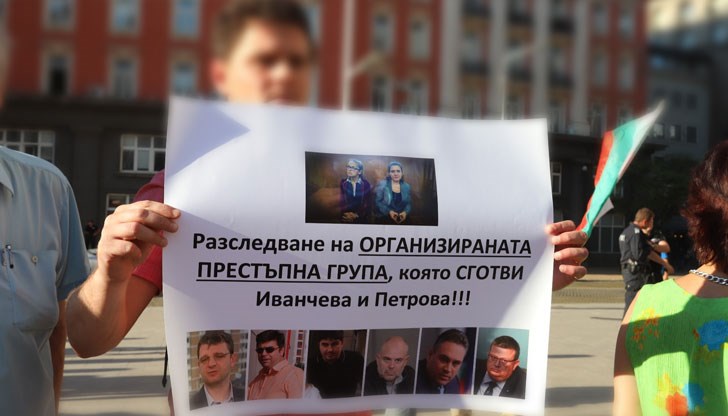 Техният протест е срещу нарушените човешки права на двете задържани и ще продължи до освобождаването им Техният протест е срещу нарушените човешки права на двете задържани и ще продължи до освобождаването им