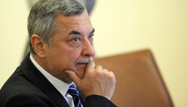 Бившият вицепремиер дойде в парламента за първия си работен ден като народен представител