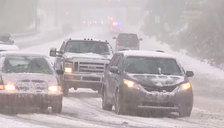 Първият за тази есен снеговалеж парализира работата на наземния транспорт в Ню Йорк,